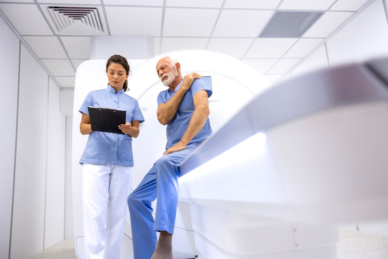 Patient undergoing an arthrogram